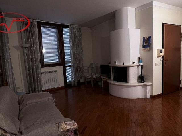 Appartamento in affitto di 90 m² in Via Roma