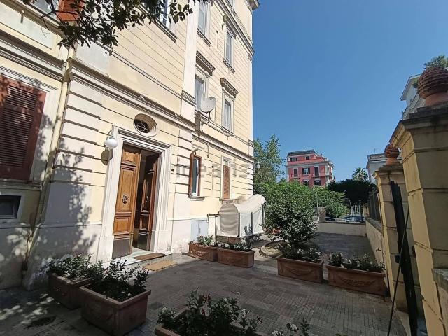 Appartamento in affitto di 90 m² in Via Rocco Galdieri, 4