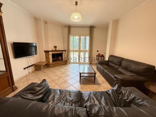 Appartamento in affitto di 90 m² in Viale Abramo Lincoln, 423