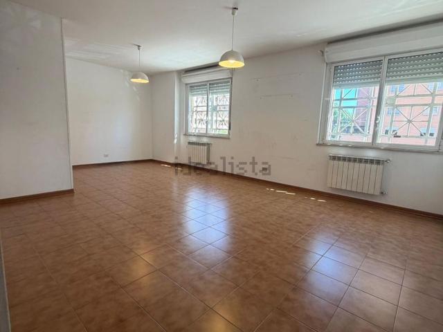 Appartamento in affitto di 90 m² in Viale Battista Bardanzellu, 88