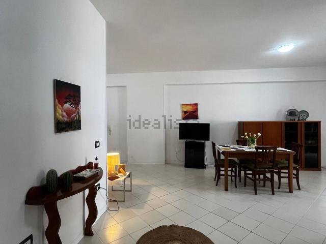 Appartamento in affitto di 90 m² in Viale delle Acacie
