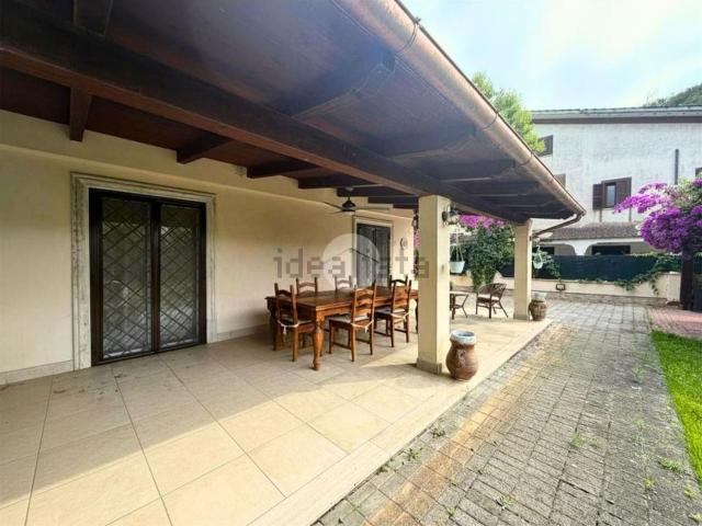 Appartamento in affitto di 90 m² in Viale delle Viole, 77