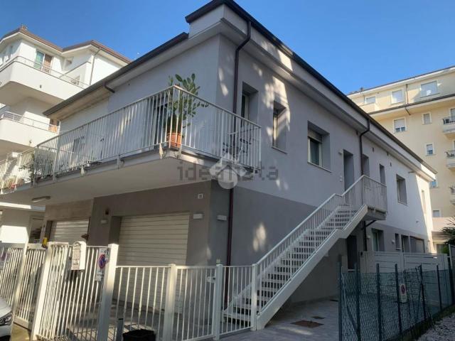 Appartamento in affitto di 90 m² in Viale G. Leopardi, 13