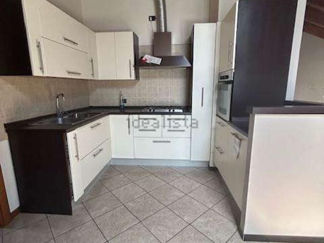 Appartamento in affitto di 90 m² in Viale Padre G. B. Aguggiari, 245
