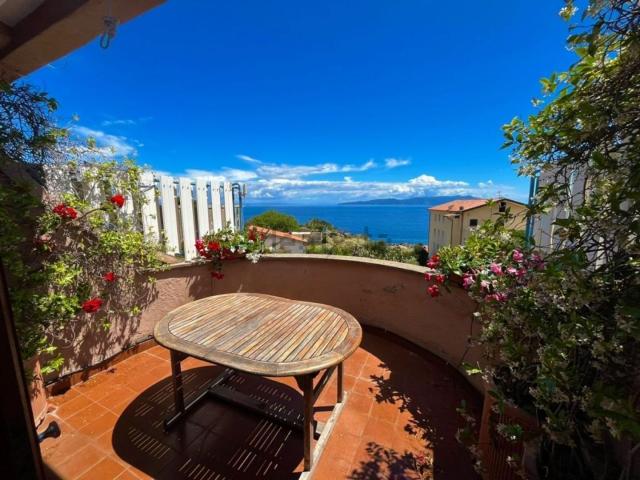 Appartamento in affitto di 90 m² in Via del Castello