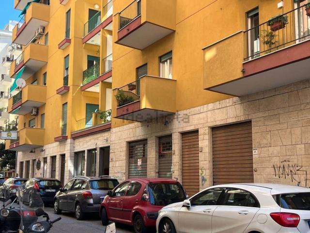 Appartamento in affitto di 90 m² in Via Leopoldo Cassese, 12