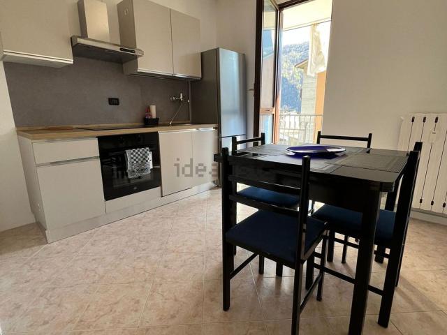 Appartamento in affitto di 91 m² in Via Achille Busi