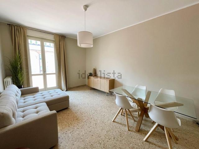 Appartamento in affitto di 91 m² in Via Filippo Mellana, 7
