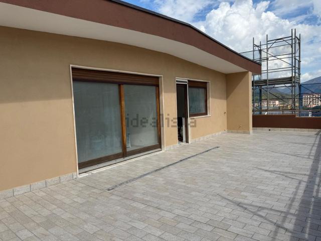 Appartamento in affitto di 91 m² in Via Nazionale, 357