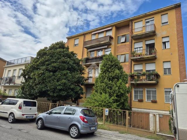 Appartamento in affitto di 92 m² in Via Andrea Bolzoni, 38