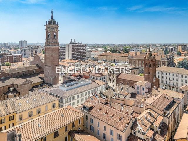 Appartamento in affitto di 92 m² in Via Angelo Bellani, 1