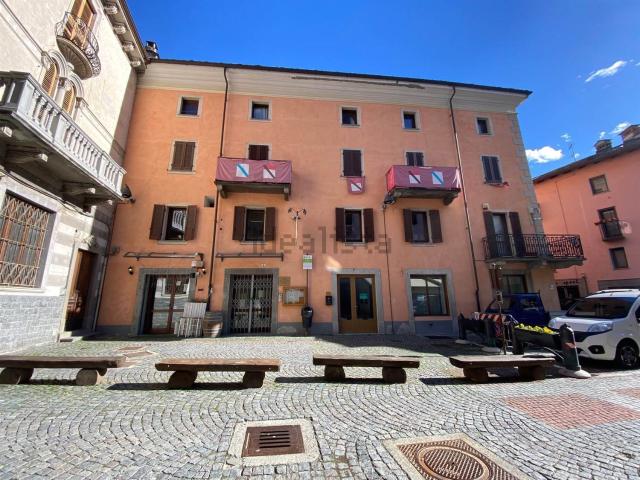 Appartamento in affitto di 92 m² in Via Caduti della Libertà, 1