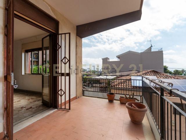 Appartamento in affitto di 92 m² in Via delle Acacie, 9