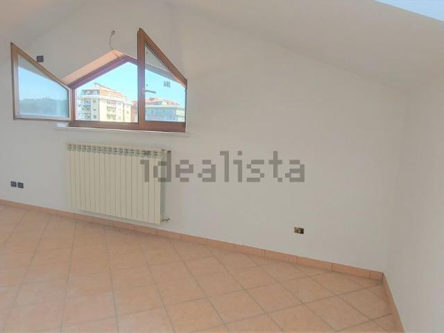 Appartamento in affitto di 92 m² in Via Duchessa Galliera