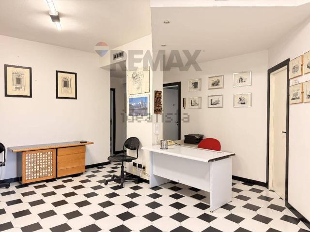 Appartamento in affitto di 97 m² in Via Imperatore Federico, 70