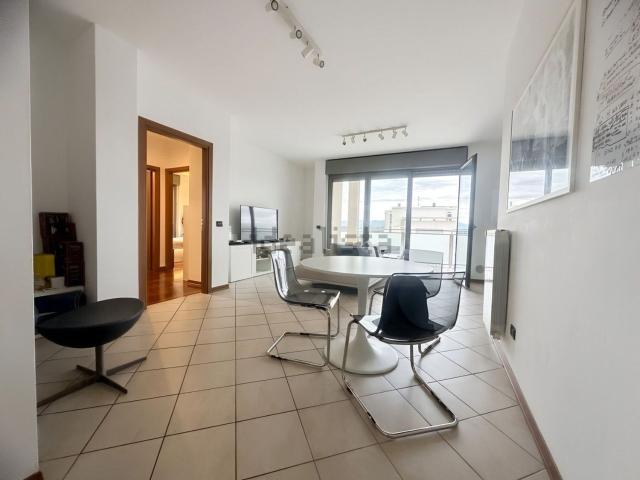 Appartamento in affitto di 94 m² in Piazzale XXV Aprile, 6