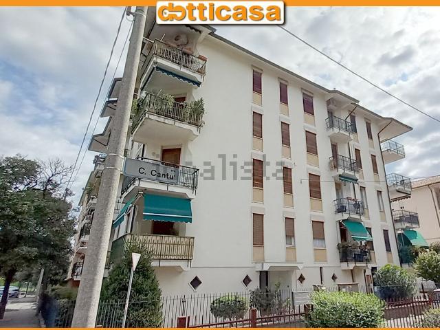 Appartamento in affitto di 94 m² in Via C. Cantù