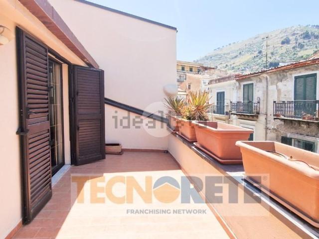 Appartamento in affitto di 94 m² in Via Roma, 29