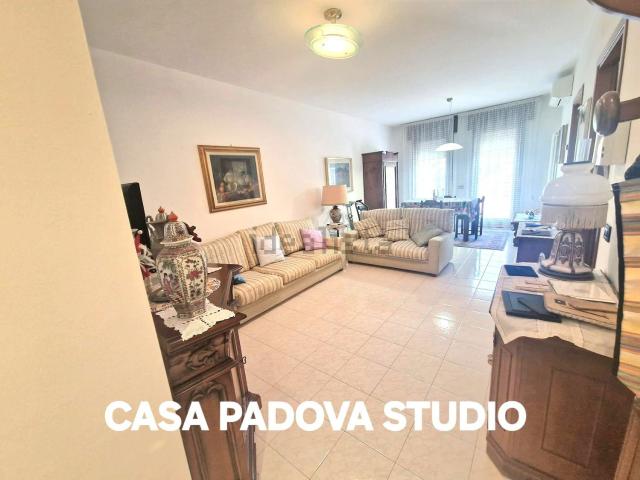 Appartamento in affitto di 95 m² in Piazza Europa