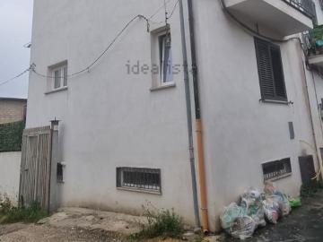 Appartamento in affitto di 95 m² in Via Vittorio Narni
