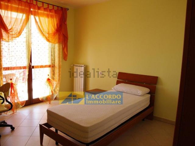 Appartamento in affitto di 95 m² in Via Bari, 5