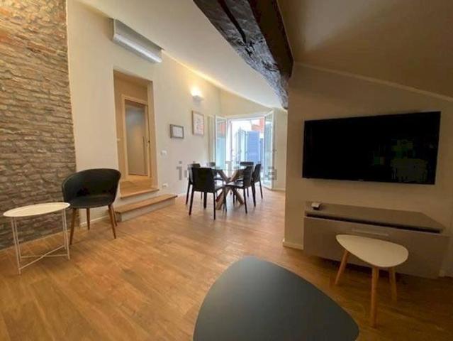 Appartamento in affitto di 95 m² in Via Castiglione, 5