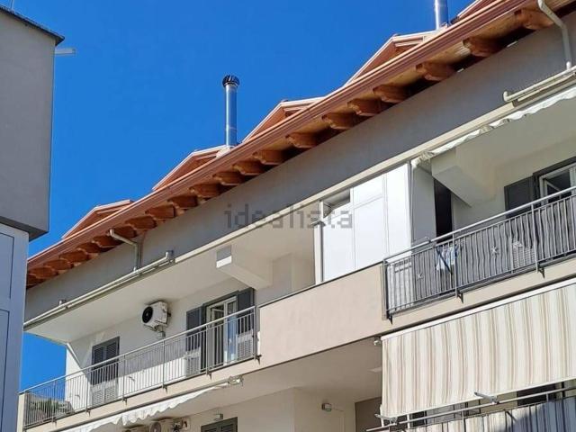 Appartamento in affitto di 95 m² in Via della Libertà, 500
