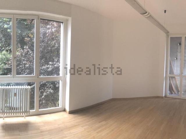 Appartamento in affitto di 95 m² in Via Edmondo de Amicis, 9