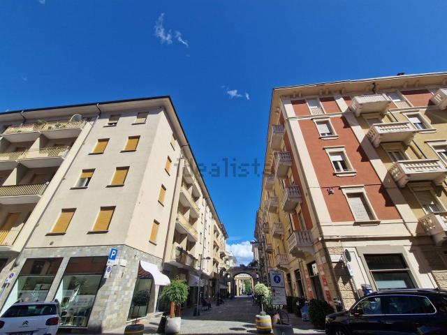 Appartamento in affitto di 95 m² in Via Felice Cavallotti, 4
