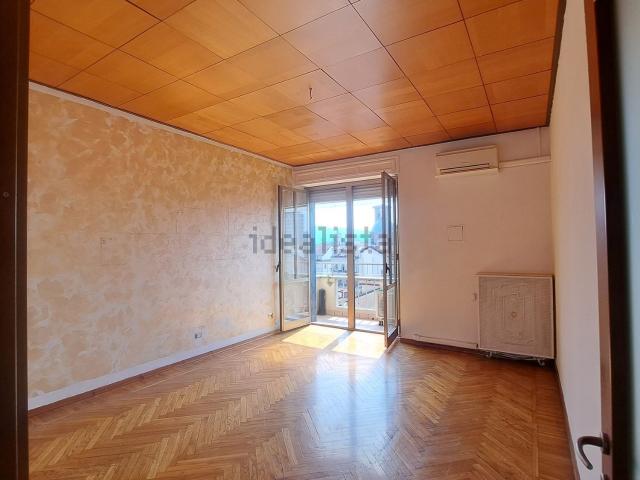 Appartamento in affitto di 95 m² in Via Giuseppe Barbaroux, 37