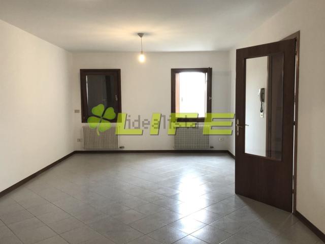 Appartamento in affitto di 95 m² in Via IV Novembre
