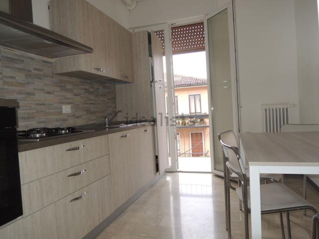 Appartamento in affitto di 95 m² in Via Legione Antonini