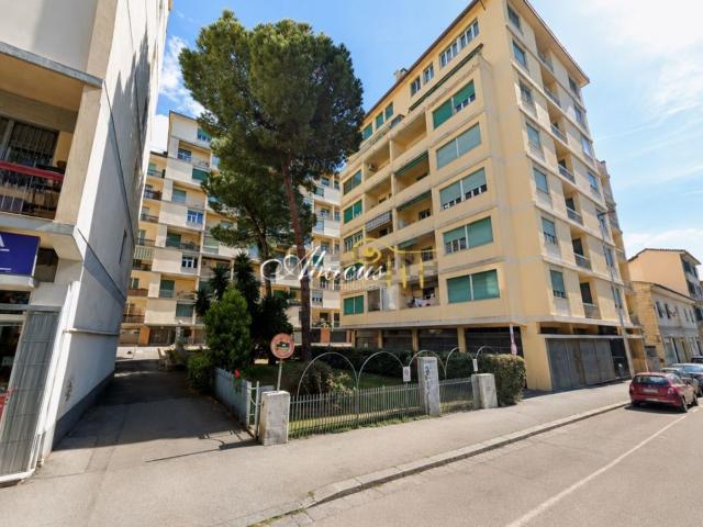 Appartamento in affitto di 95 m² in Via Luigi Gordigiani