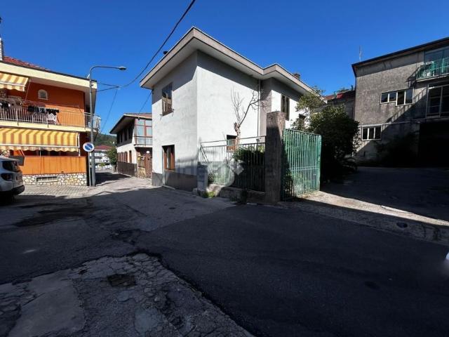 Appartamento in affitto di 95 m² in Via Quattro Novembre, 16