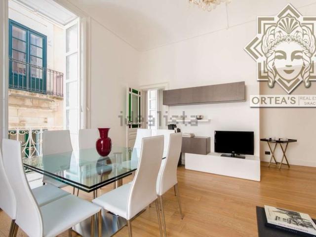 Appartamento in affitto di 95 m² in Via Roma