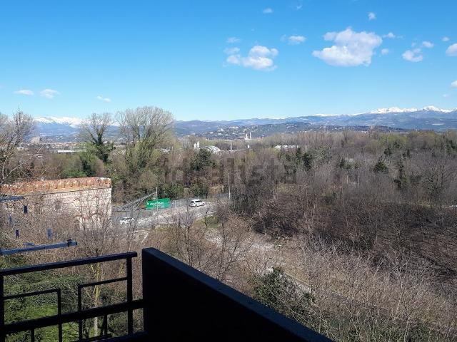 Appartamento in affitto di 95 m² in Via San Giovanni Lupatoto, 73