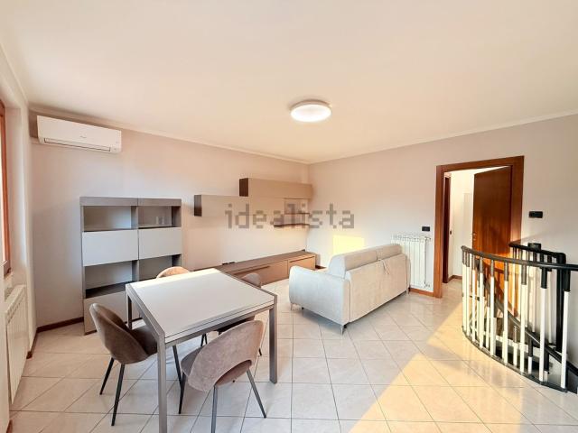 Appartamento in affitto di 95 m² in Via Salvo D&apos Acquisto