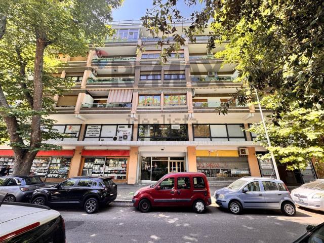 Appartamento in affitto di 96 m² in Via Lucio Lepidio, 3