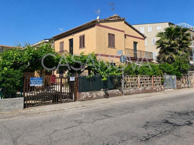 Appartamento in affitto di 98 m² in Lungomare Rodi, 24