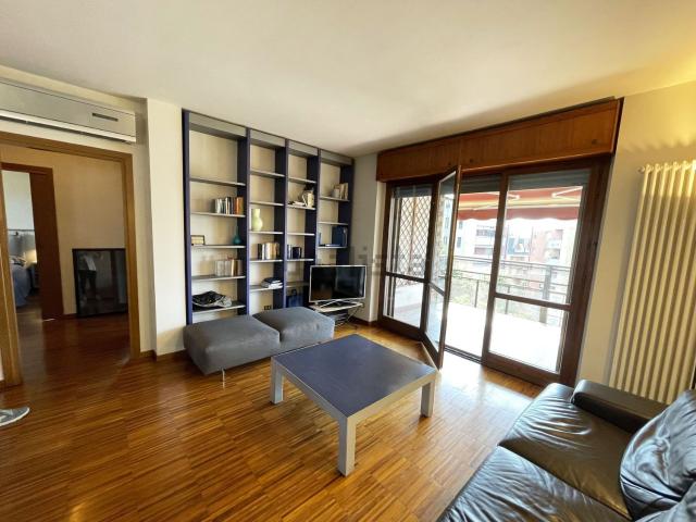 Appartamento in affitto di 98 m² in Via Castellanza, 14