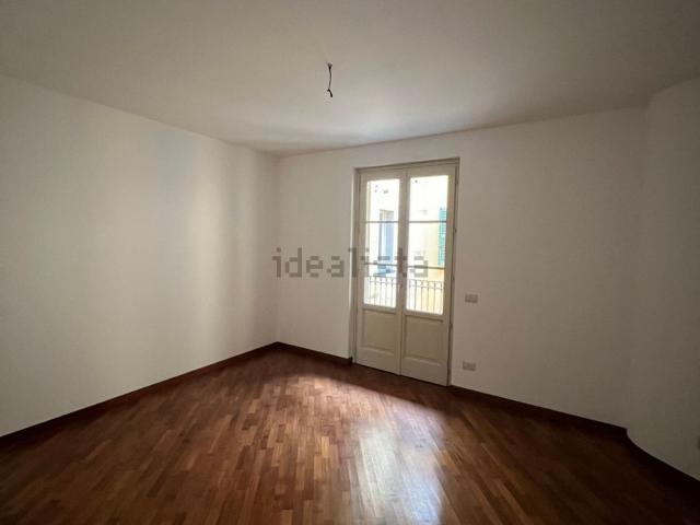 Appartamento in affitto di 98 m² in Via Leopardi, 3