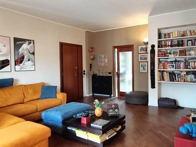 Appartamento in affitto di 98 m² in Via Riccardo Zandonai