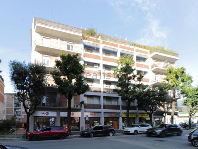 Appartamento in affitto di 98 m² in Viale della Stazione, 66