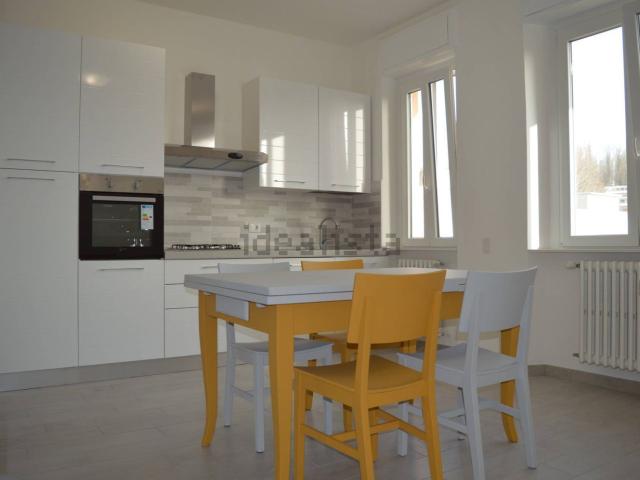 Appartamento in affitto di 98 m² in Viale Padre GianBattista Aguggiari
