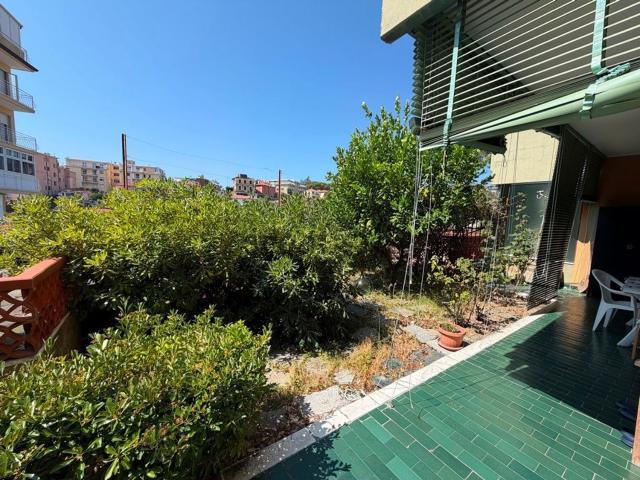 Appartamento in affitto di 99 m² in Via VALLARINO