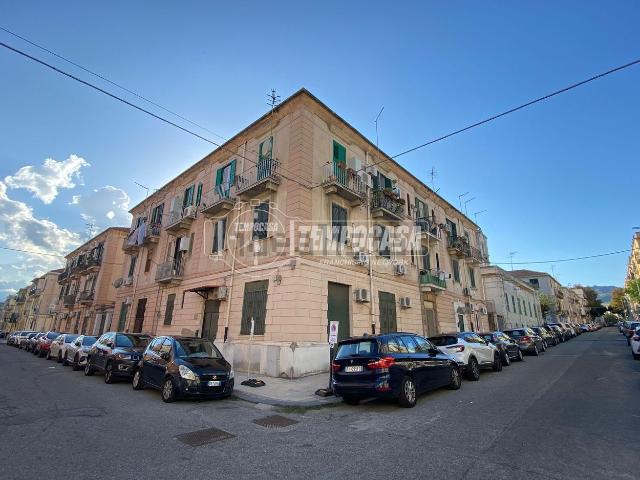 Appartamento in affitto di 99 m² in Via Reggio Calabria, 16