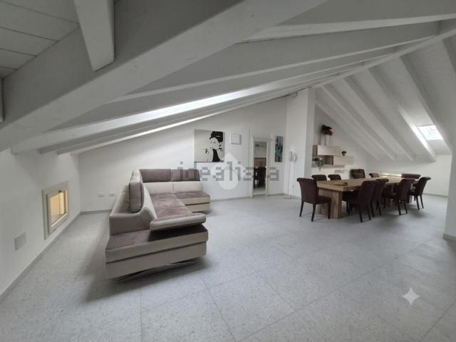 Appartamento in affitto di 100 m² in Via Cavour, 37