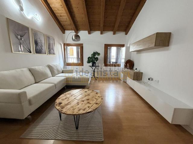 Appartamento in affitto di 100 m² in Via Centro