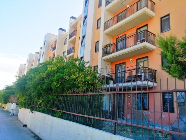 Appartamento in affitto di 100 m² in Via Annino Gentile, 39