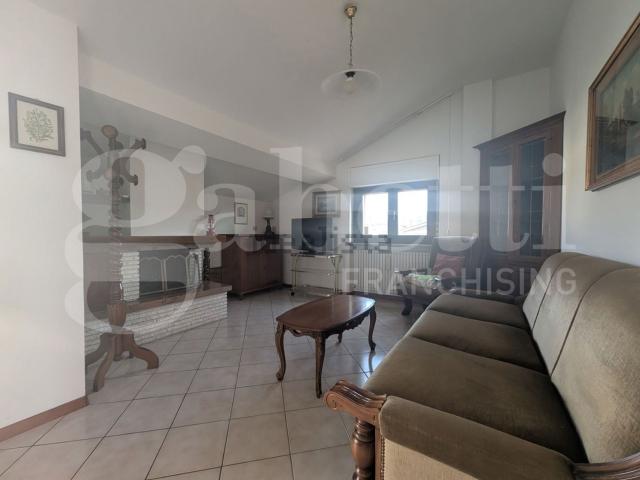 Appartamento in affitto di 100 m² in Via Assisi, 1